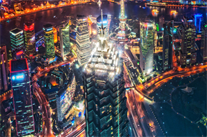 How do men and women in Shanghai realize their dreams and goals？